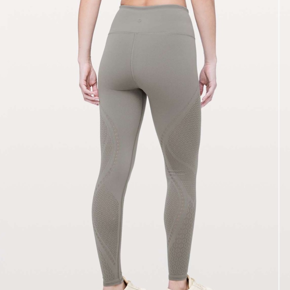 Lululemon Reveal Tight *Mindful Motion Carbon Dust Size 4 - Picture 3 of 16